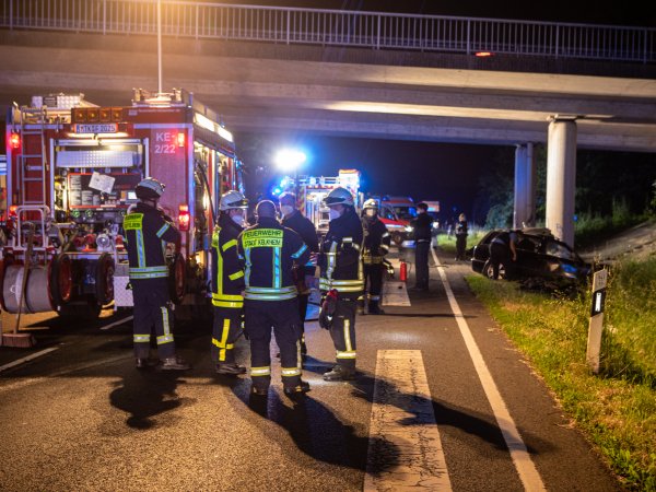 Verkehrsunfall mit eingeklemmter Person