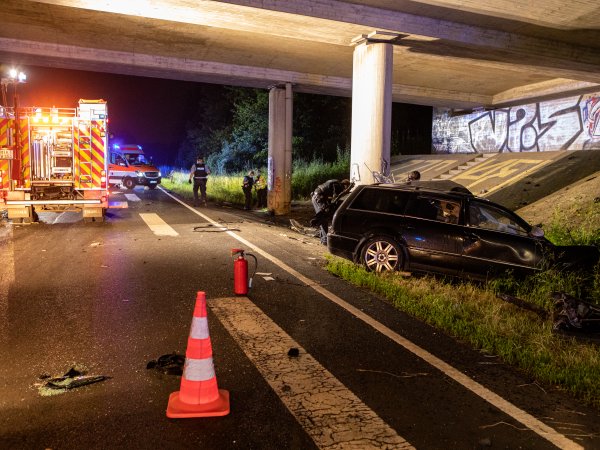 Verkehrsunfall mit eingeklemmter Person