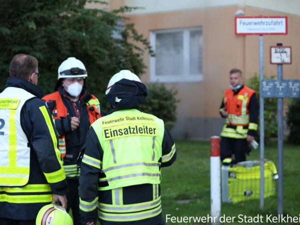 Feuer in Gebäude – Menschenlaben in Gefahr