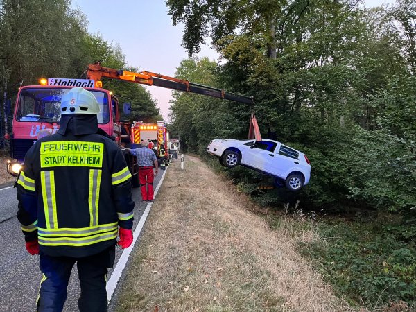 Verkehrsunfall mit eingeklemmter Person