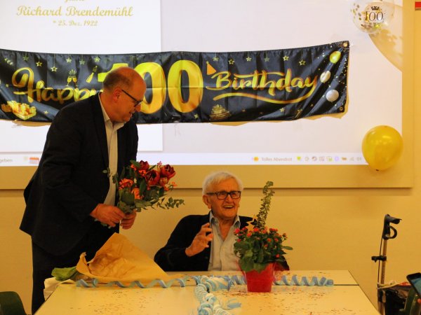 👨‍🚒100. Geburtstag👨‍🚒