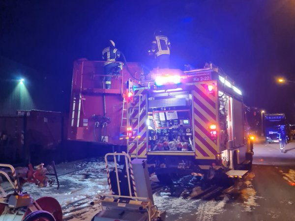 Brand eines Sattelaufliegers / Brandnachschau