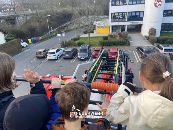 🚒Drehleiter bei Minilöschern zu Gast🚒